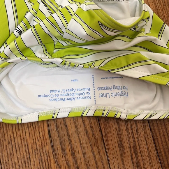 MICHAEL MICHAEL KORS Printed O-Ring Cutout One-Piece Swimsuit size 4 NWT - Picture 6 of 8